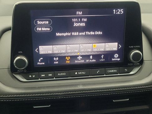 Used 2024 Nissan Rogue SV image 25