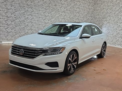 Used 2021 Volkswagen Passat 2.0T SE image 4