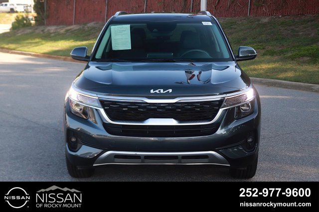 Used 2023 Kia Seltos S w/ Navigation Package FWD image 2