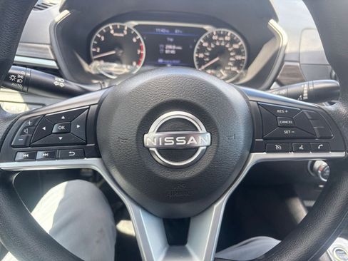 Used 2025 Nissan Altima 2.5 SV FWD image 25