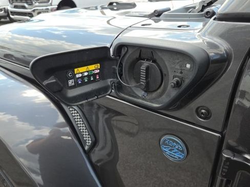 Used 2024 Jeep Wrangler Unlimited w/ Convenience Group AWD/4WD image 37