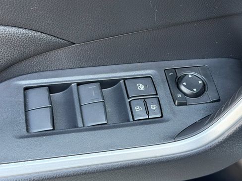 Used 2025 Toyota RAV4 LE AWD/4WD image 12