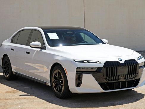 Used 2023 BMW 740i w/ Parking Assistance Package RWD image 60