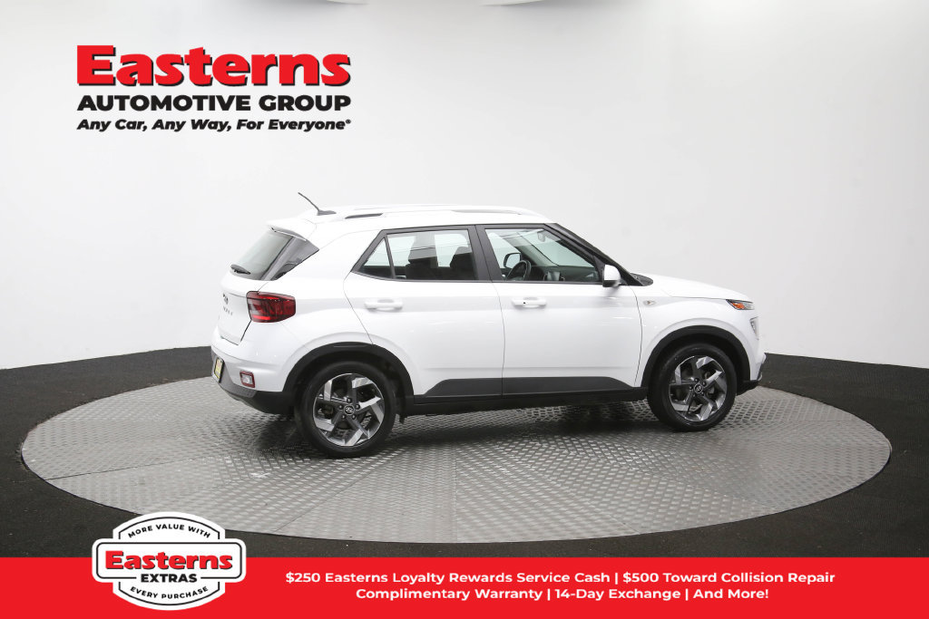 Used 2025 Hyundai Venue SEL FWD image 47