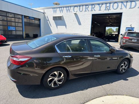 Used 2017 Honda Accord LX image 12