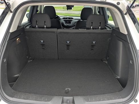 Used 2023 Chevrolet TrailBlazer LS FWD image 3