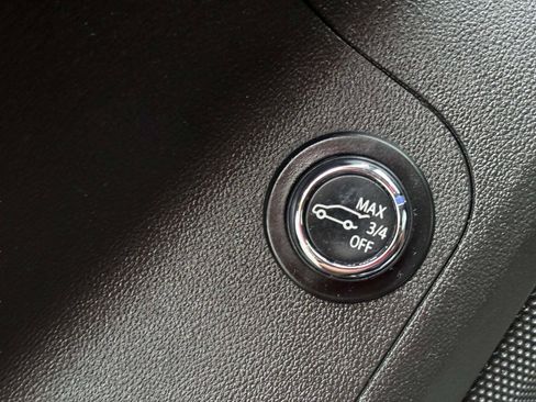 Used 2020 GMC Acadia SLT FWD image 28