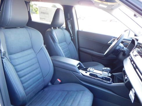 New 2025 Mitsubishi Outlander SE image 26