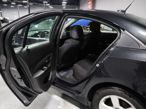 Used 2014 Chevrolet Cruze LT w/ Technology Package FWD image 16