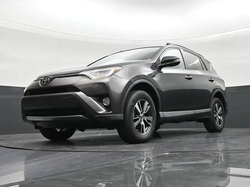 Used 2017 Toyota RAV4 XLE FWD image 21