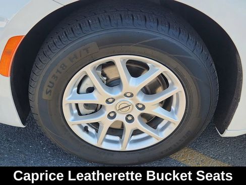 Used 2023 Chrysler Pacifica Touring-L image 19