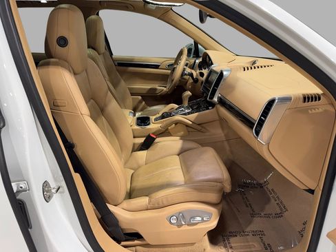 Used 2015 Porsche Cayenne S w/ Premium Package image 21