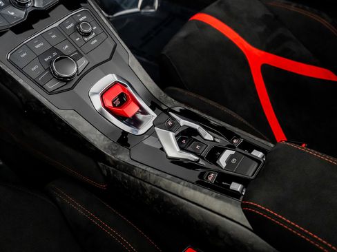 Used 2018 Lamborghini Huracan Performante image 41