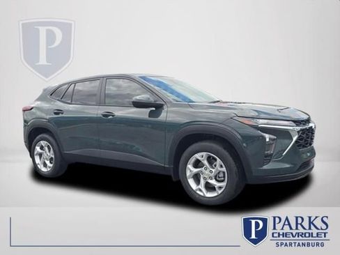 New 2026 Chevrolet Trax LS w/ LS Convenience Package FWD image 1