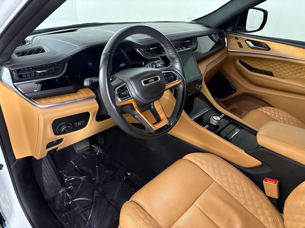 Used 2023 Jeep Grand Cherokee L Summit AWD/4WD image 15