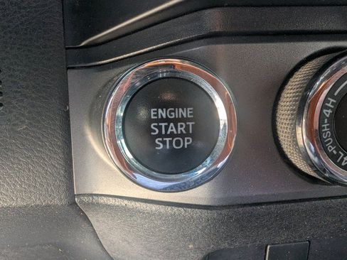 Used 2019 Toyota Tacoma TRD Off-Road AWD/4WD image 16