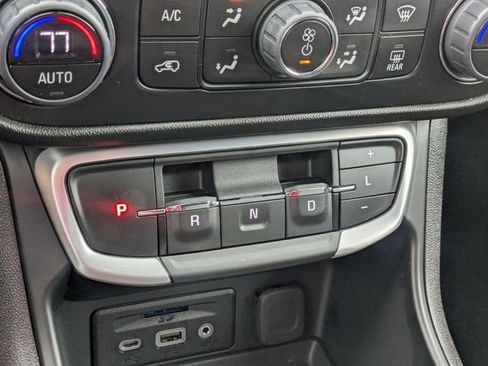 Used 2024 GMC Terrain SLT image 29