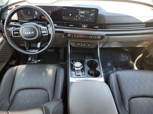 Used 2026 Kia Carnival EX FWD image 22