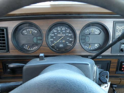 Used 1993 Dodge D/W Truck 150 image 12