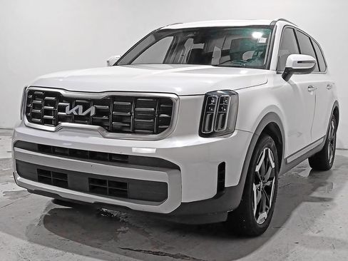 Used 2025 Kia Telluride S FWD image 3