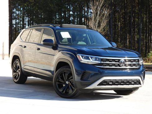 Used 2023 Volkswagen Atlas SE w/ Technology Package w/ Panoramic Sunroof Package image 12