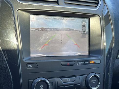 Used 2018 Ford Explorer XLT w/ Equipment Group 202A image 25