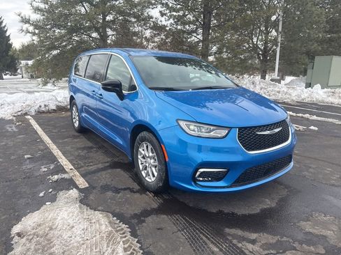 New 2026 Chrysler Pacifica Select image 12