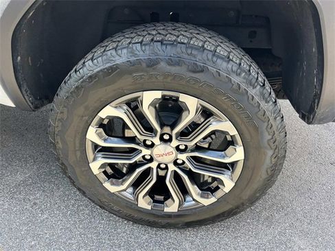 Used 2024 GMC Canyon Denali image 12