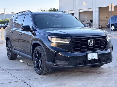 Certified 2025 Honda Pilot Black Edition image 8