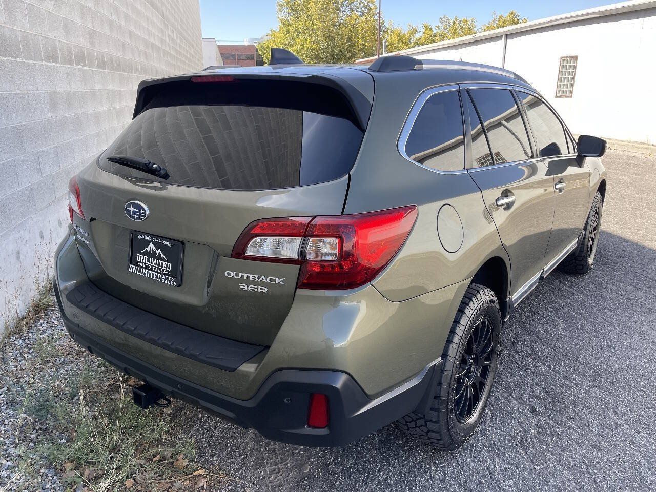 Used 2019 Subaru Outback 3.6R Touring w/ Popular Package #3A AWD/4WD image 4
