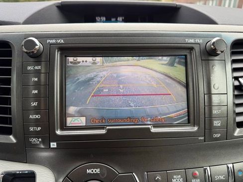 Used 2013 Toyota Sienna XLE w/ Premium Pkg image 16