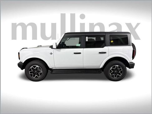 New 2026 Ford Bronco Outer Banks image 9