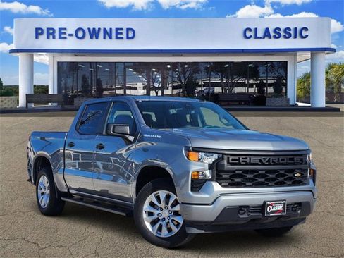 Used 2025 Chevrolet Silverado 1500 Custom image 1