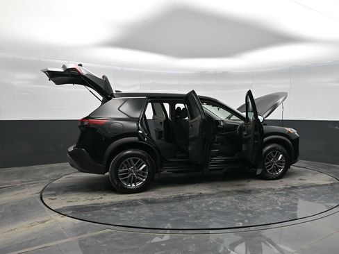 Used 2023 Nissan Rogue S image 40