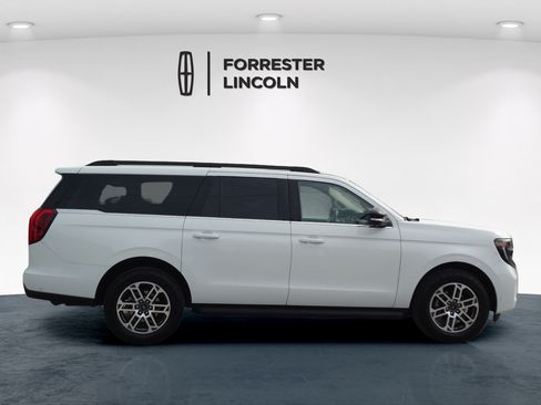 Used 2025 Ford Expedition Max Active AWD/4WD image 2