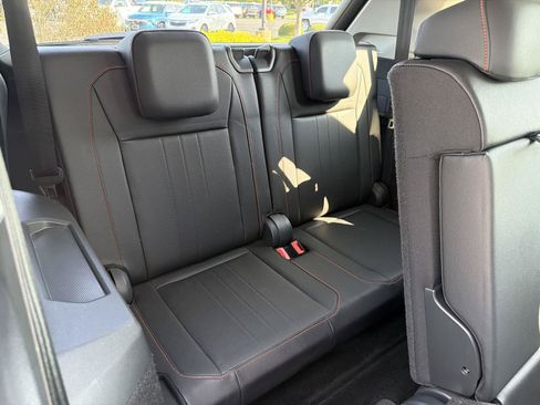 Used 2024 Volkswagen Tiguan SE FWD image 37