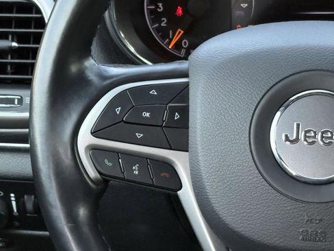 Used 2022 Jeep Grand Cherokee Limited AWD/4WD image 18