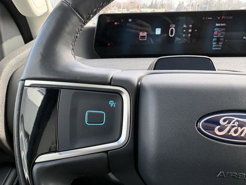 Used 2025 Ford Expedition Platinum image 10