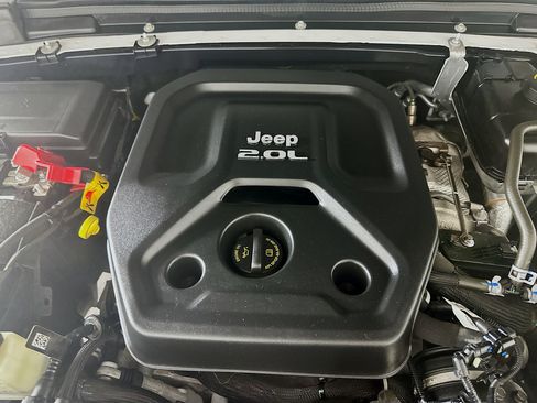 Used 2023 Jeep Wrangler Sahara w/ Cold Weather Group AWD/4WD image 32