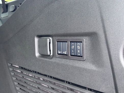 New 2025 Chevrolet Suburban Premier image 13