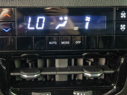 Used 2023 Jeep Grand Cherokee L Laredo image 42