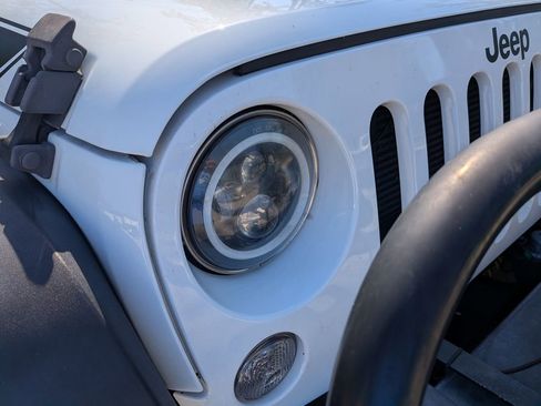 Used 2017 Jeep Wrangler Sport w/ Quick Order Package 24S AWD/4WD image 9