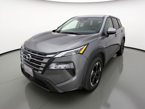 Used 2025 Nissan Rogue SV AWD/4WD image 3