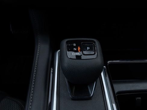 Used 2025 Nissan Pathfinder SV FWD image 25