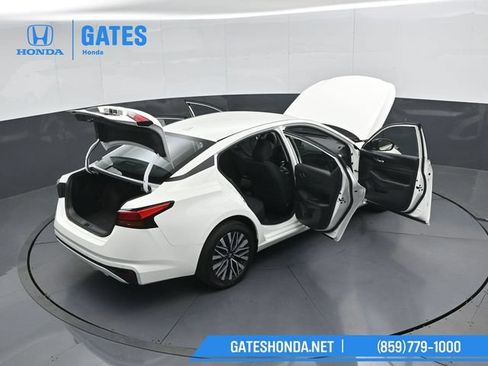 Used 2025 Nissan Altima 2.5 SV FWD image 49
