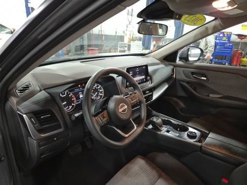 Used 2023 Nissan Rogue SV image 15