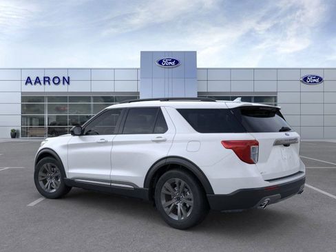 Used 2024 Ford Explorer XLT w/ Equipment Group 202A image 4