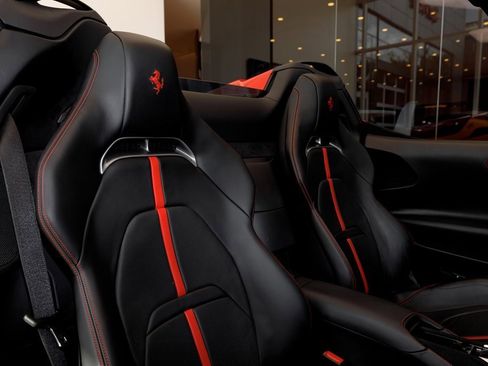 Used 2023 Ferrari SF90 Spider image 40