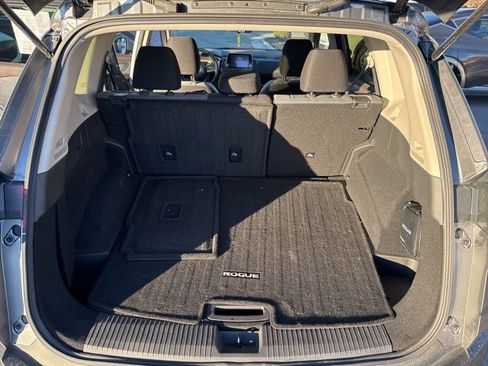 Used 2023 Nissan Rogue SV image 10
