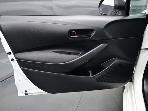 Used 2024 Toyota Corolla LE FWD image 9